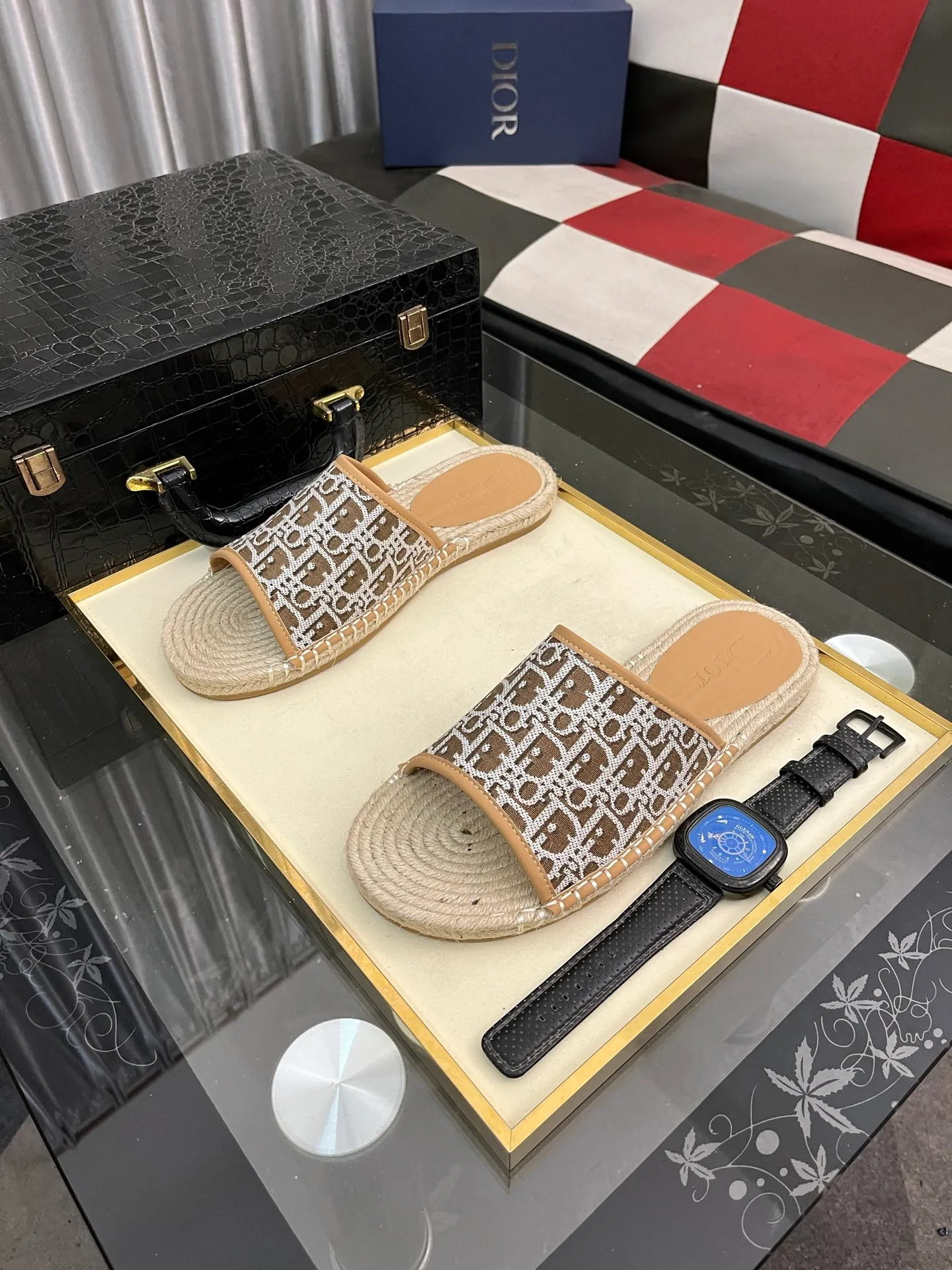 Men's shoes💰320⌚️⌚️DIOR Dior slippers New slippers are on sale simultaneously. Original materials imported from Italy. Fully imported sheepskin lining, sole: original sole provided by the original factory, exclusive movable molded sole, super comfortable, original factory follow-up goods, 🔍🔍high quality, can be entered and exited the counter at will, code number: 38-442️⃣colors available